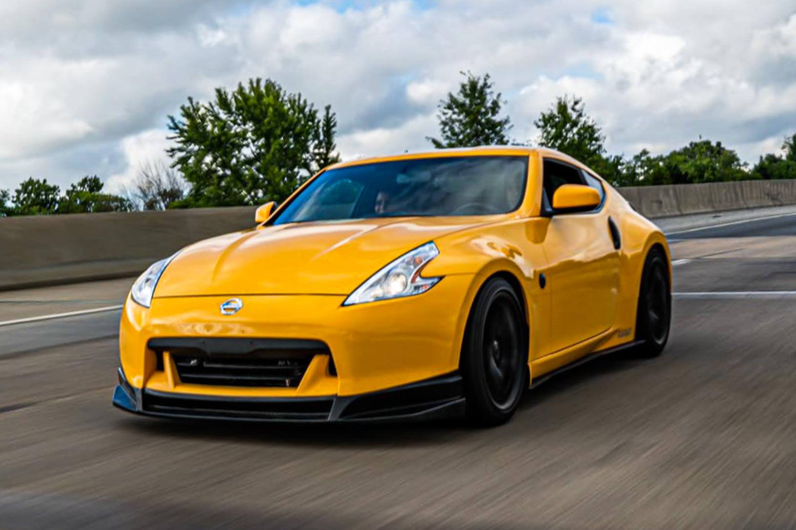 yellow 370z nismo