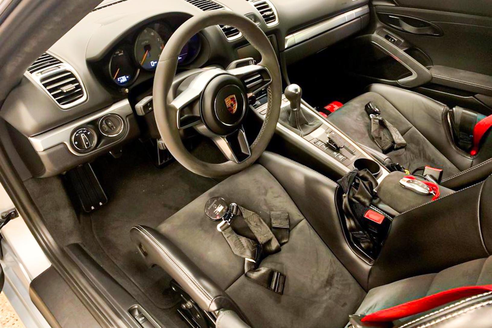 2016 Porsche Cayman GT4
