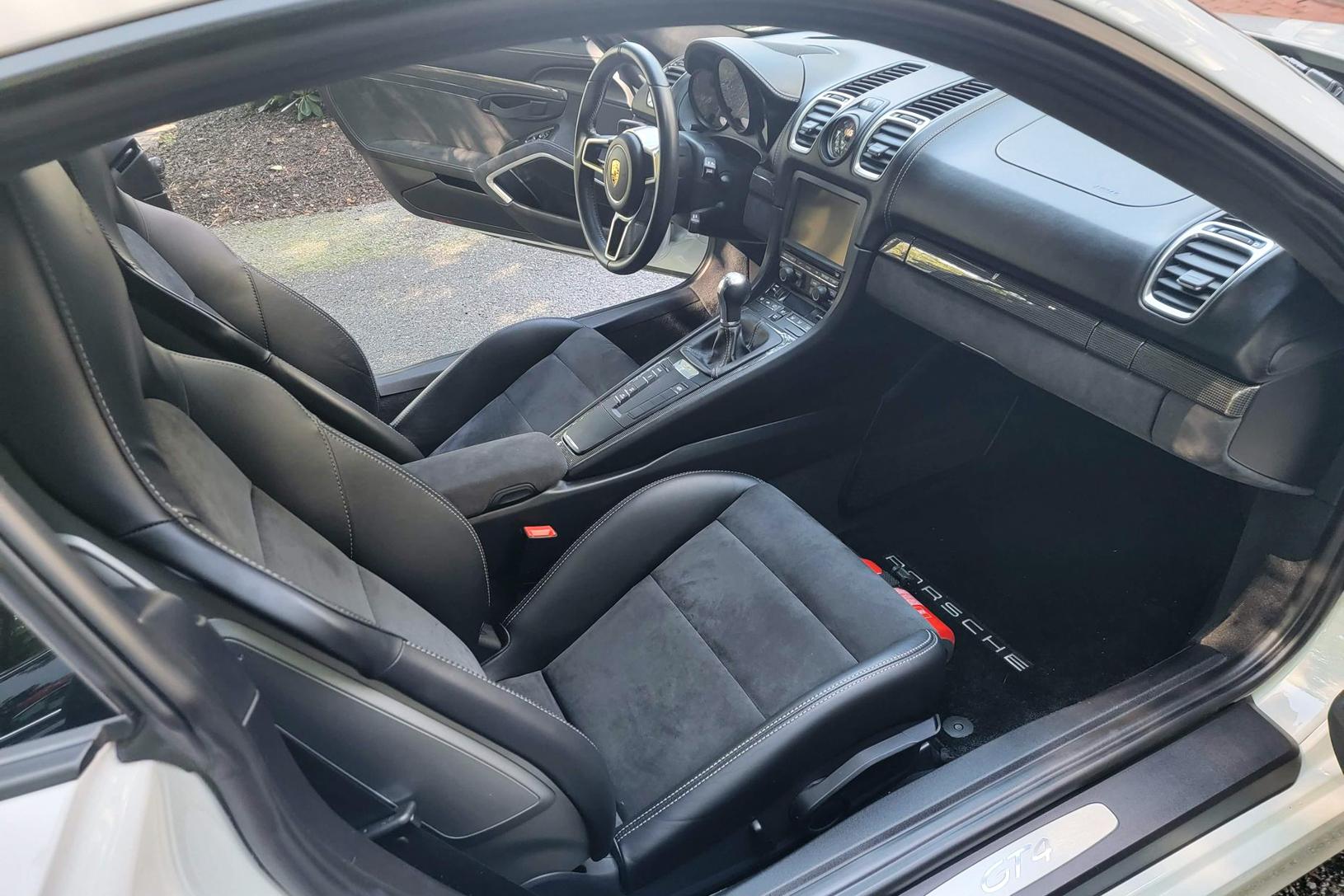 2016 Porsche Cayman GT4