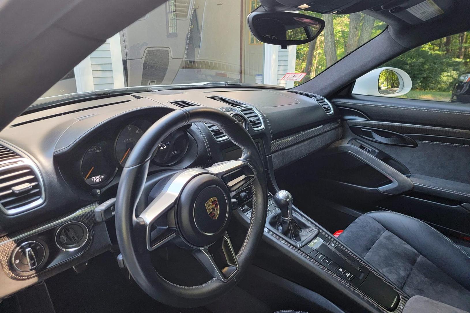 2016 Porsche Cayman GT4