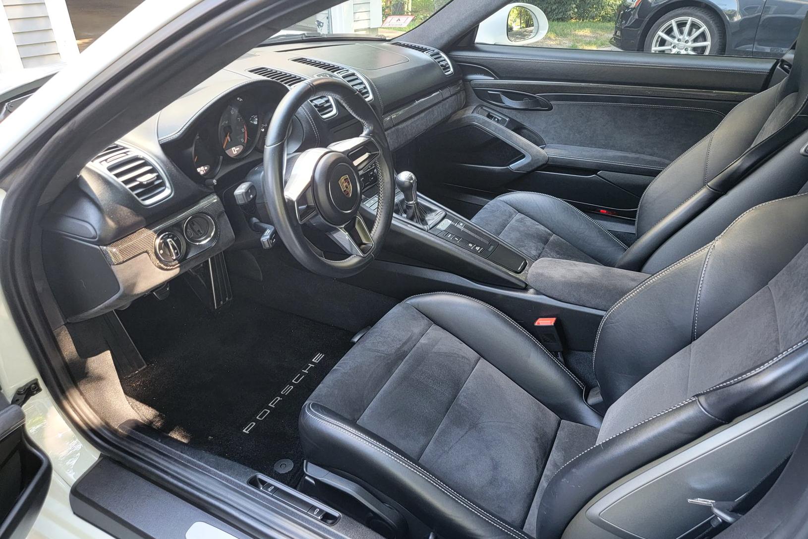 2016 Porsche Cayman GT4