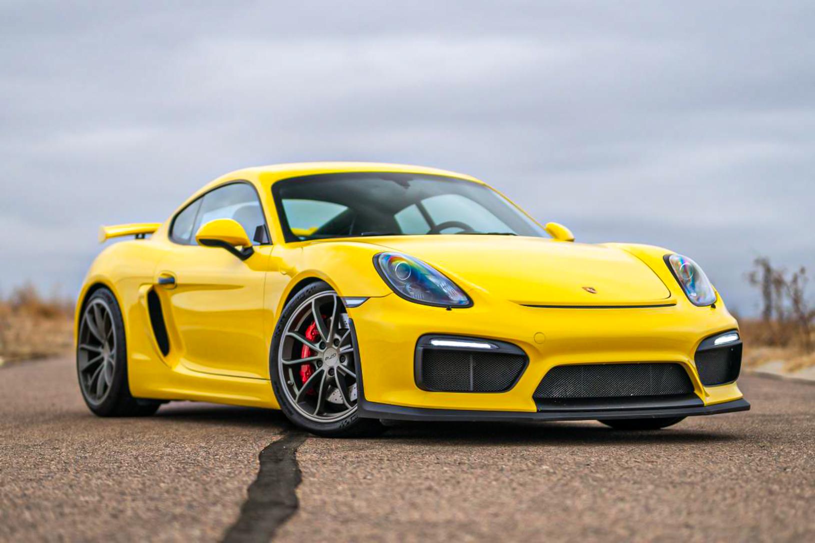 2016 Porsche Cayman GT4