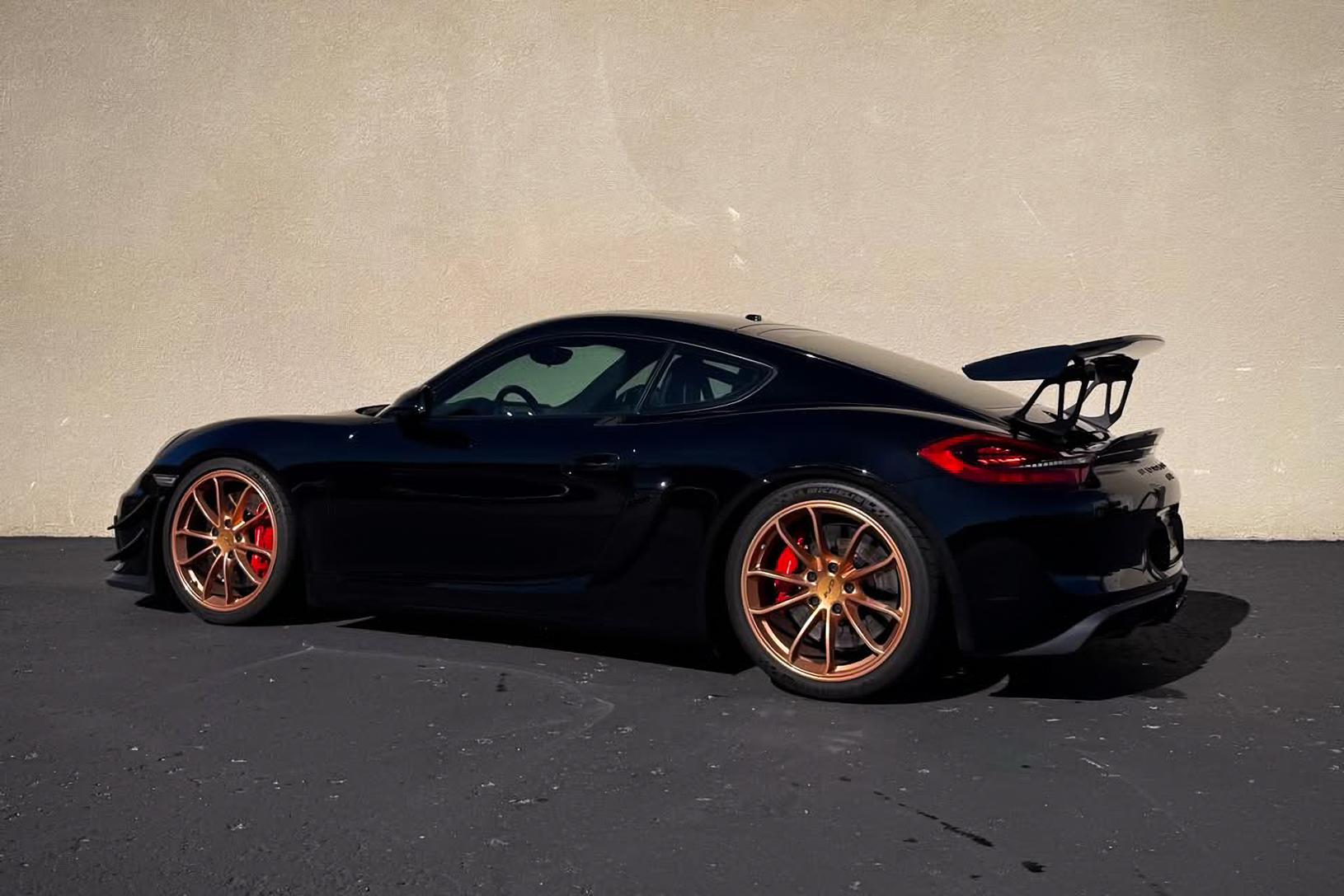 2016 Porsche Cayman GT4