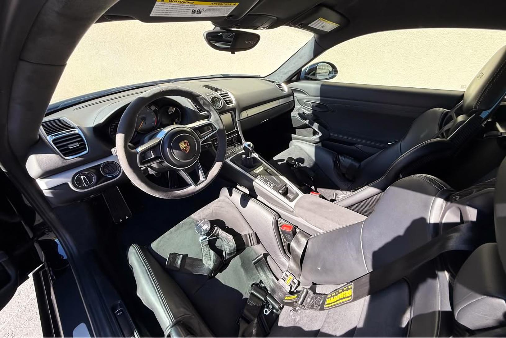 2016 Porsche Cayman GT4