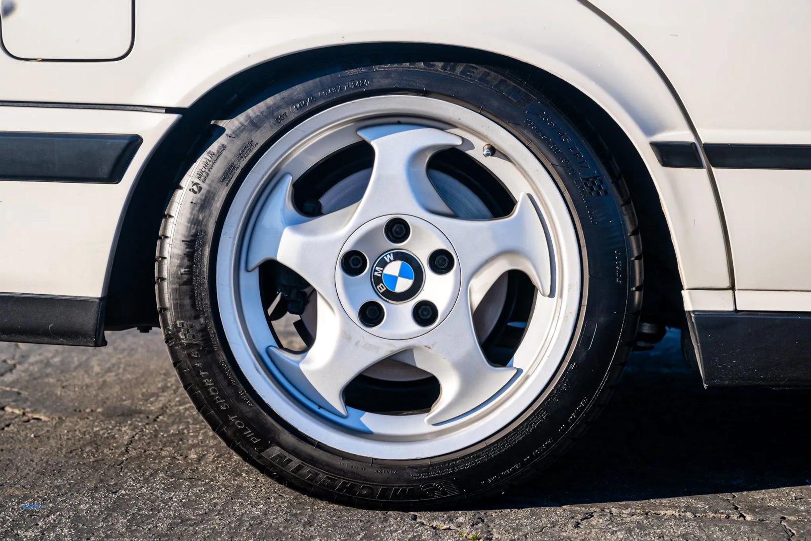 1991 BMW M5