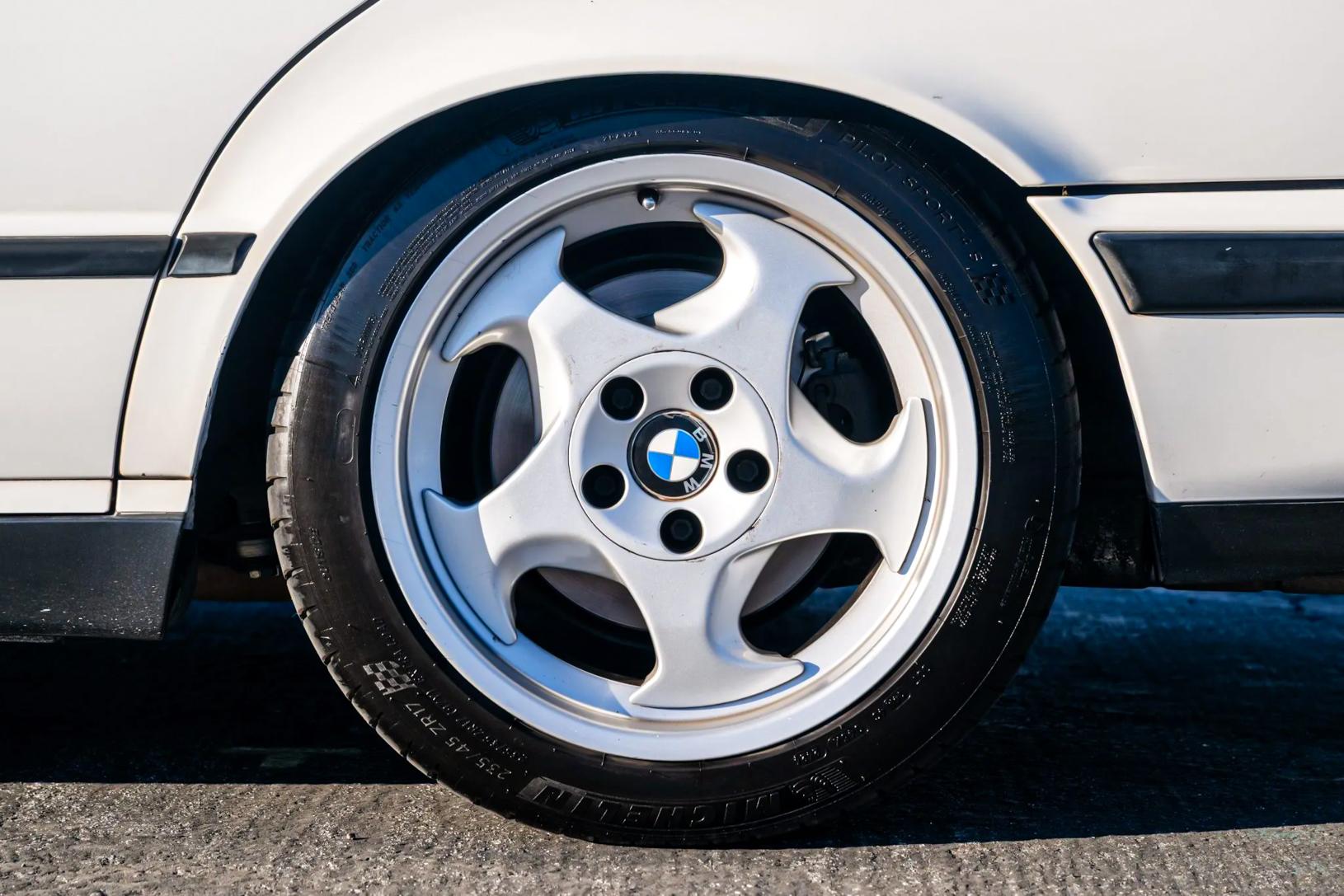 1991 BMW M5