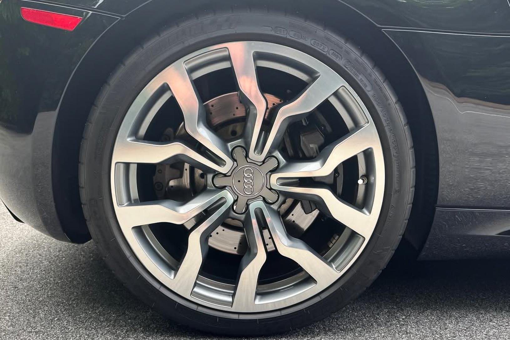 2012 Audi R8 V10