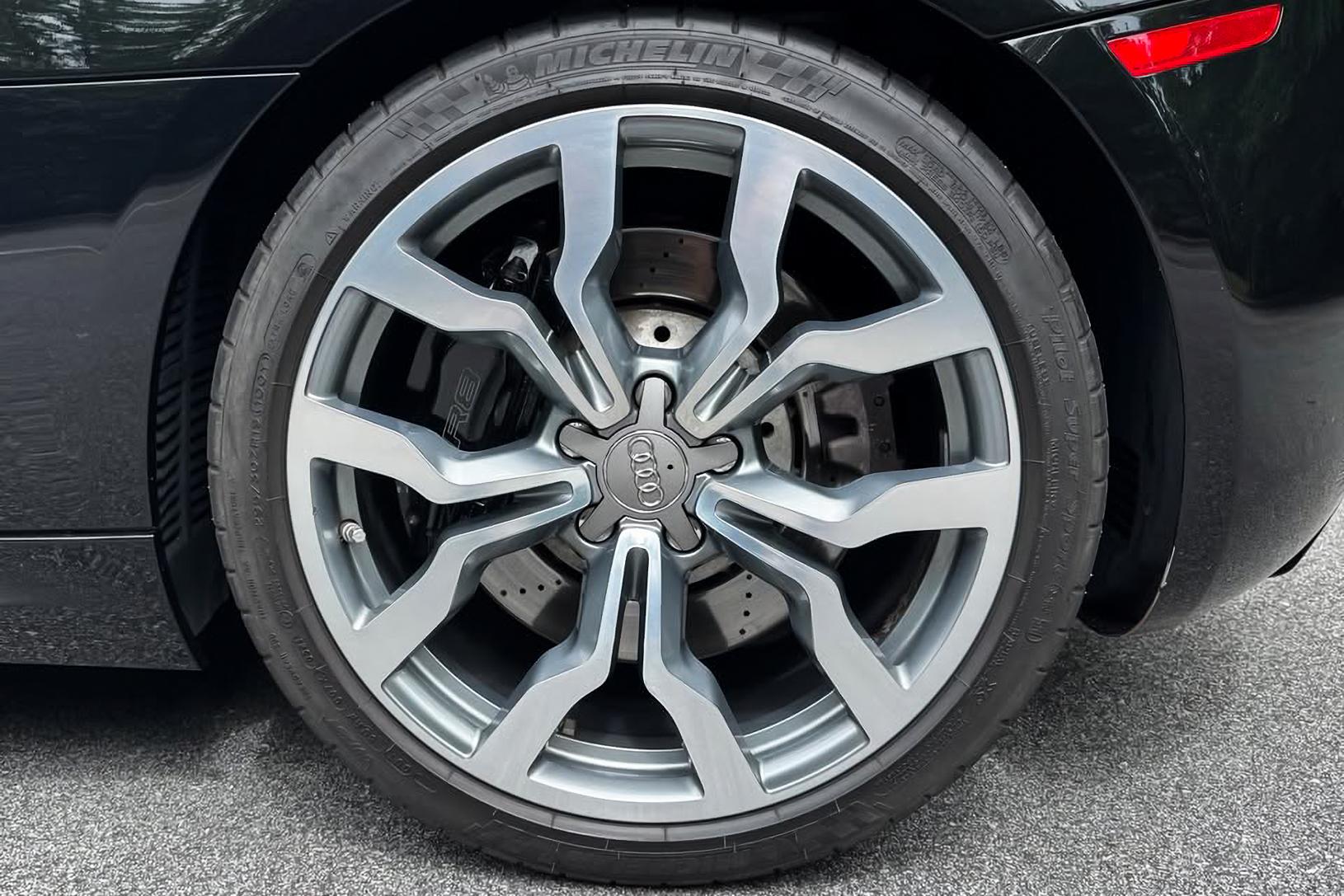2012 Audi R8 V10