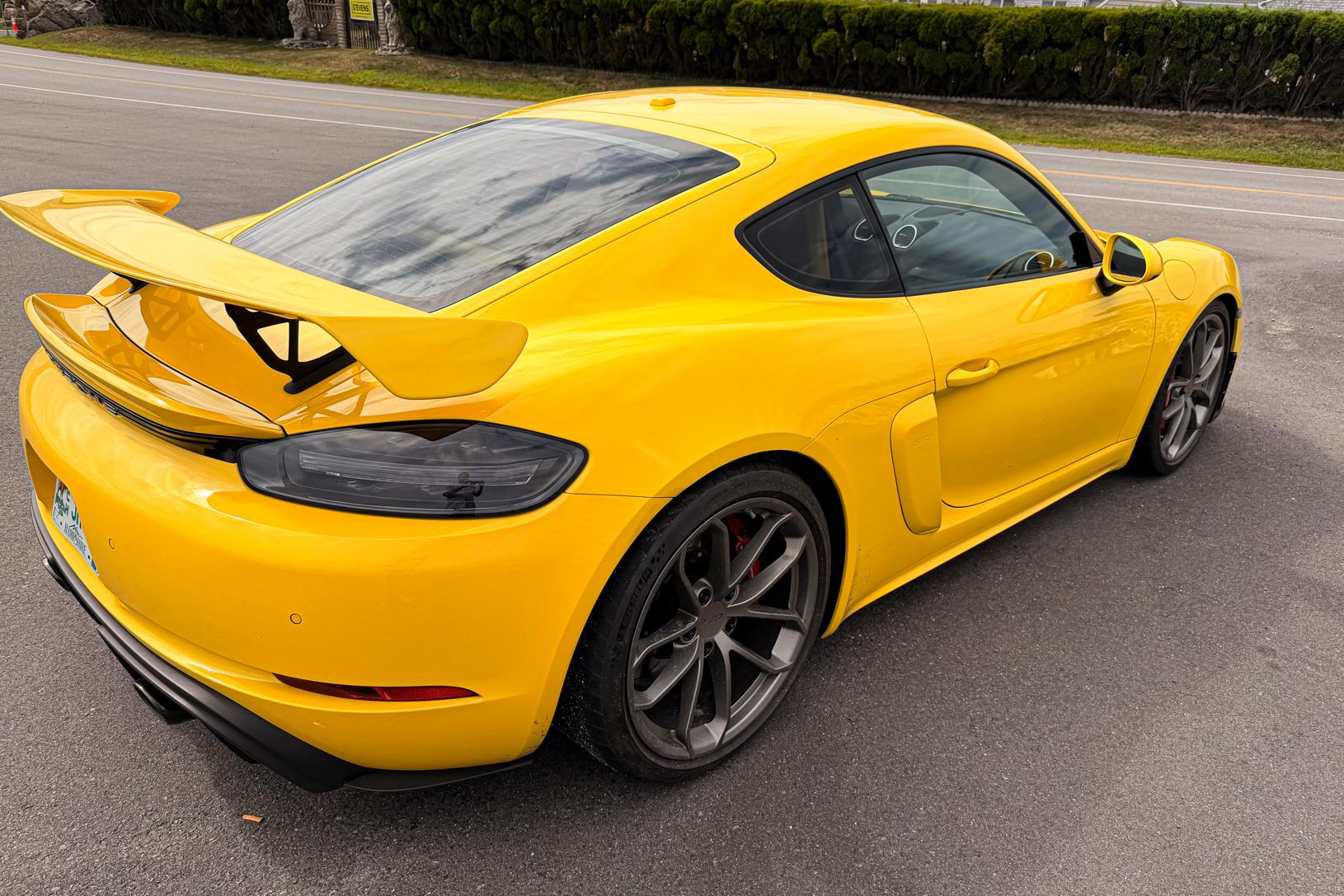 2022 Porsche Cayman GT4